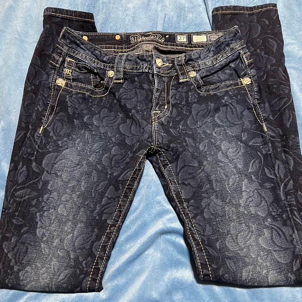 Miss Me Size 27 Mid-Rise skinny Jean.